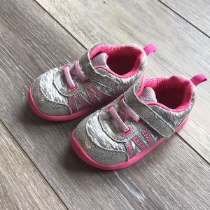 Toddler girls shoes GUC!  Size 5